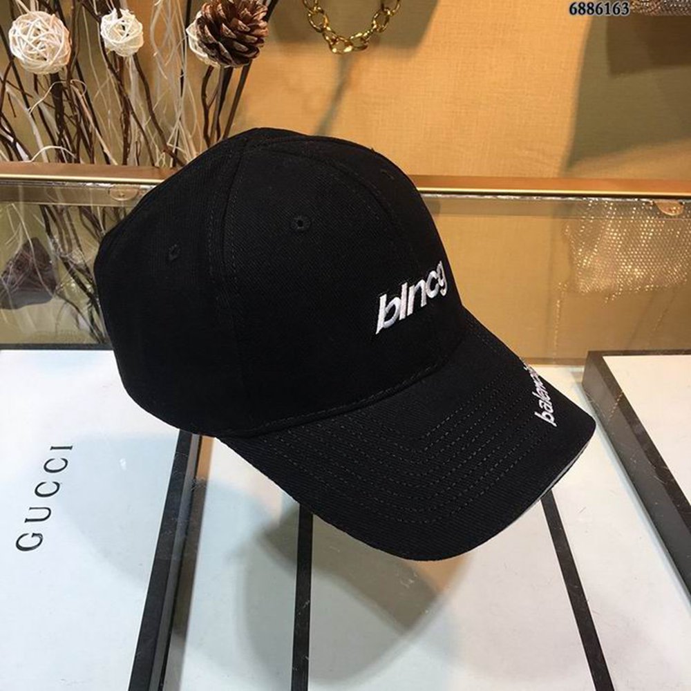Ba*len*cia*ga hat